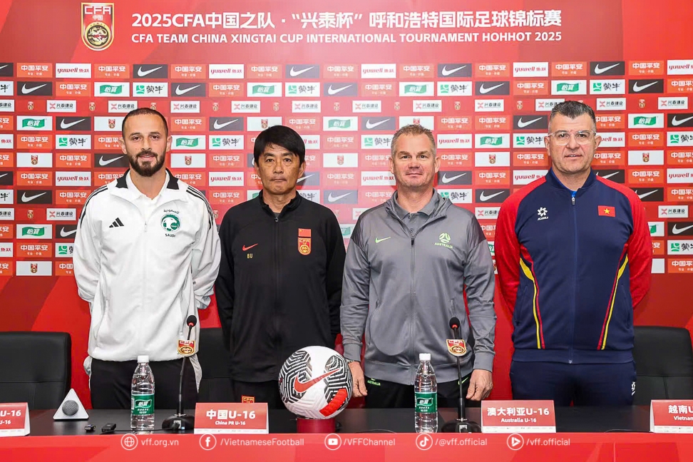 HLV Cristiano Roland chia se truoc giai giao huu U16 quoc te