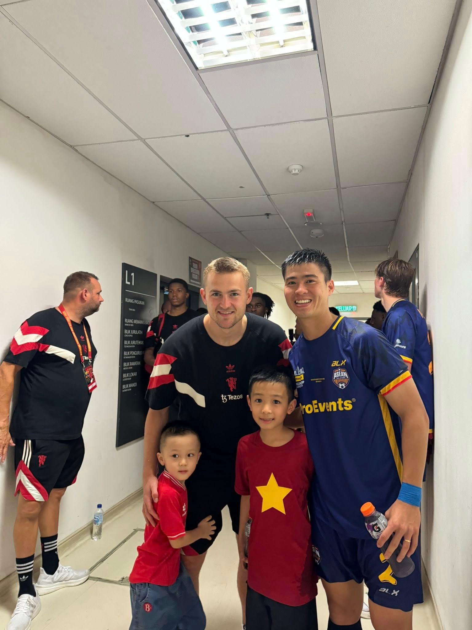 4 tuyển thủ Việt Nam vui mừng đăng ảnh với dàn sao Man United 8 4 tuyển thủ Việt Nam vui mừng đăng ảnh với dàn sao Man United 8