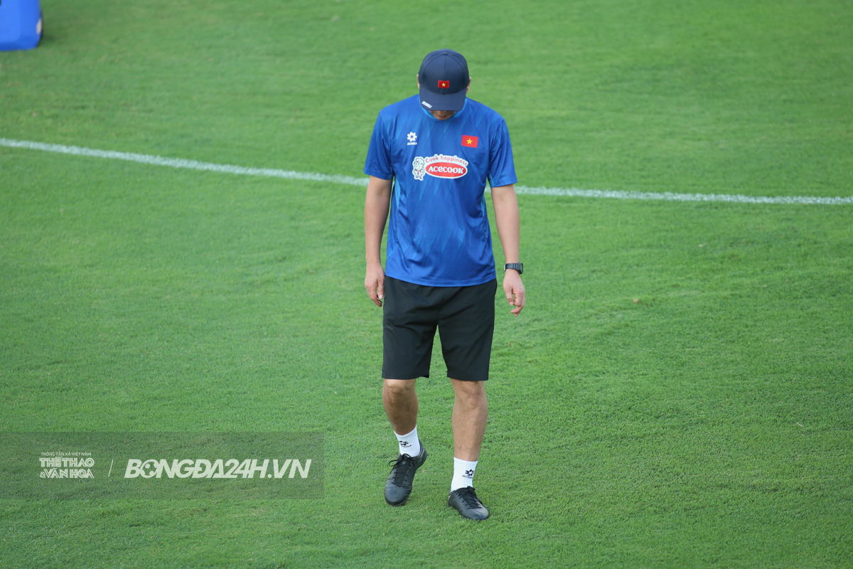 ĐT Việt Nam thiếu 8 cầu thủ trong buổi tập đầu tiên 2