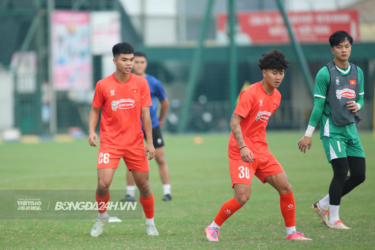 Bùi Alex tập buổi đầu tiên cùng ĐT U22 Việt Nam 4 Bùi Alex tập buổi đầu tiên cùng ĐT U22 Việt Nam 4