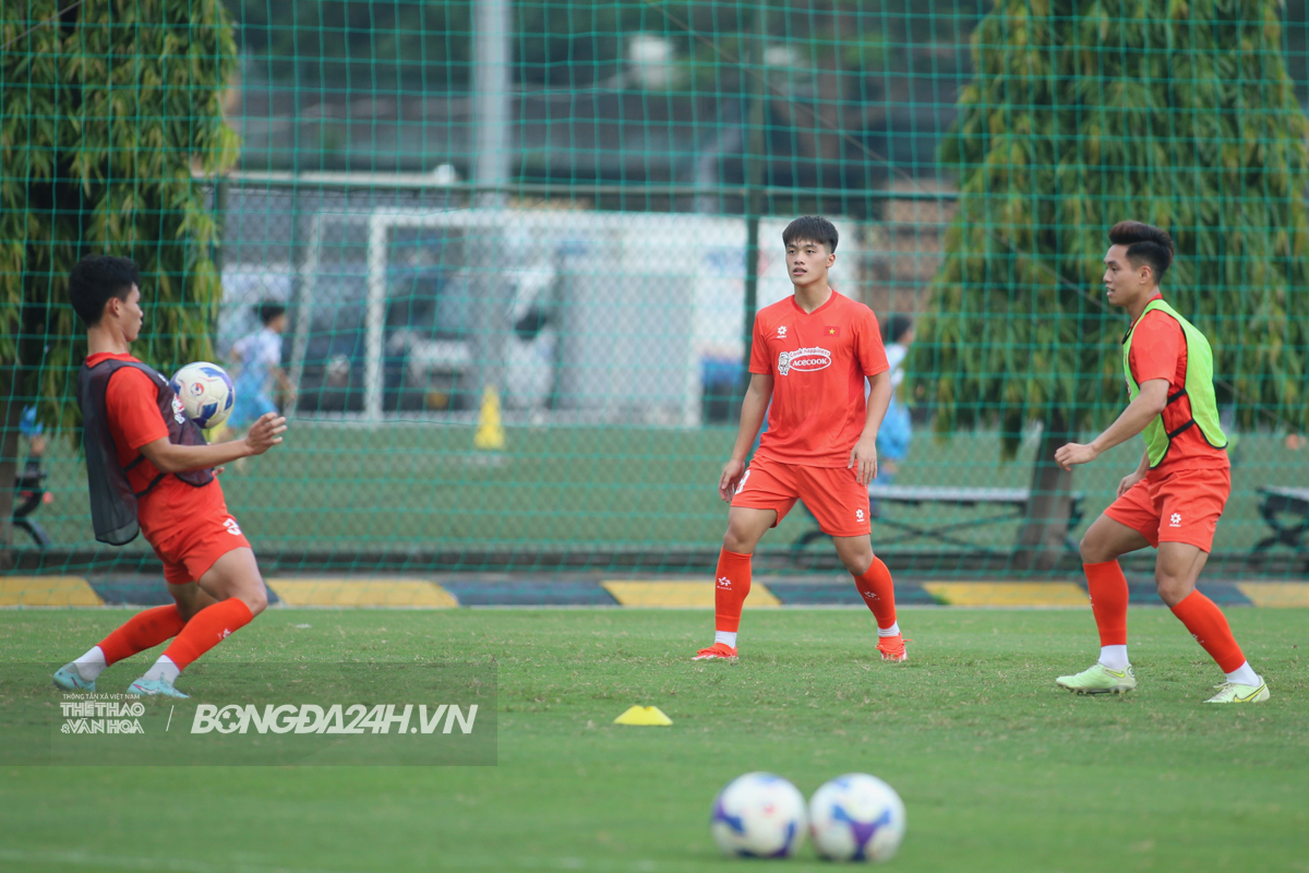 Bùi Alex tập buổi đầu tiên cùng ĐT U22 Việt Nam 7 Bùi Alex tập buổi đầu tiên cùng ĐT U22 Việt Nam 7