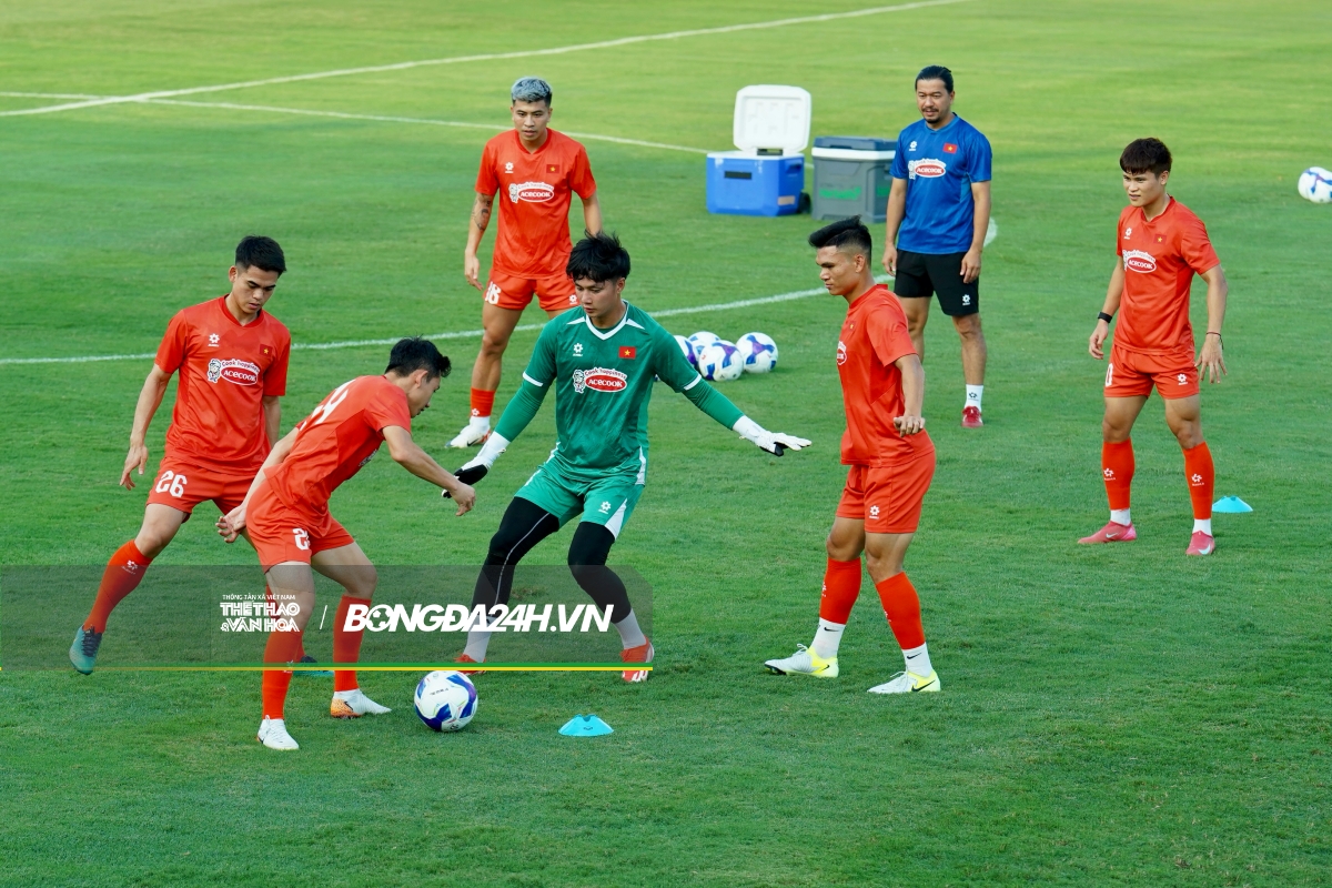 HLV Kim Sang Sik đau đầu khi dàn trụ cột vắng mặt 4 HLV Kim Sang Sik đau đầu khi dàn trụ cột vắng mặt 4