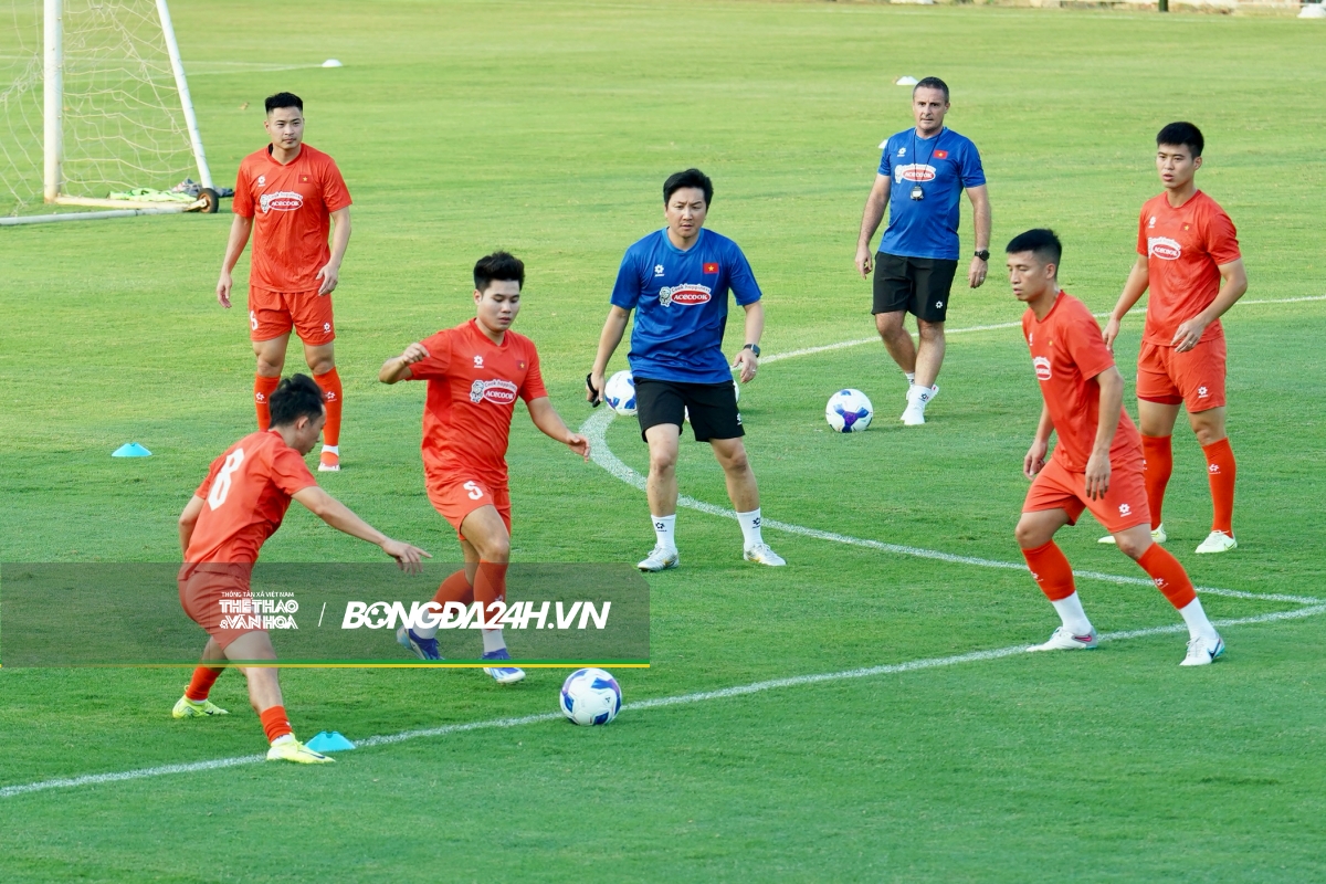 HLV Kim Sang Sik đau đầu khi dàn trụ cột vắng mặt 5 HLV Kim Sang Sik đau đầu khi dàn trụ cột vắng mặt 5