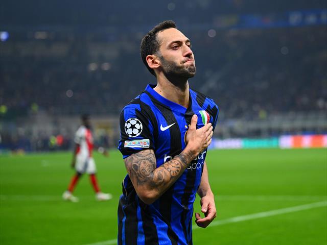 Hakan Calhanoglu Giữa vòng quay số phận 2 Hakan Calhanoglu Giữa vòng quay số phận 2