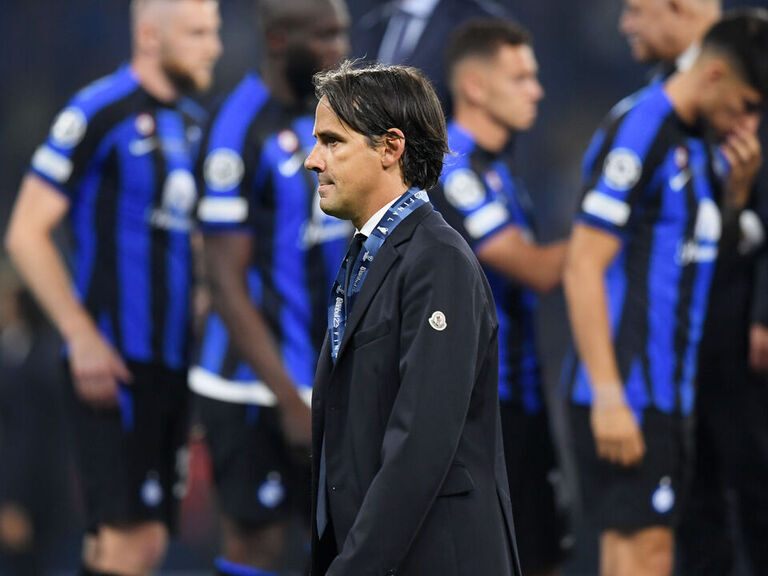 Simone Inzaghi Bạc đầu ngọn sóng cuốn anh hùng 1