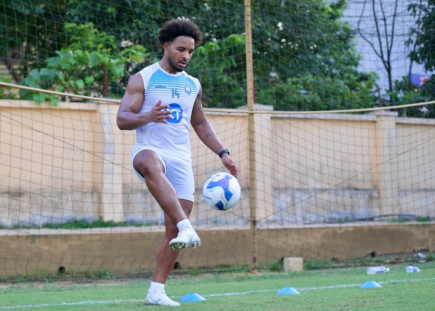 Xuân Son hào hứng khoe ảnh tập luyện cùng CLB Nam Định 1 Xuân Son hào hứng khoe ảnh tập luyện cùng CLB Nam Định 1