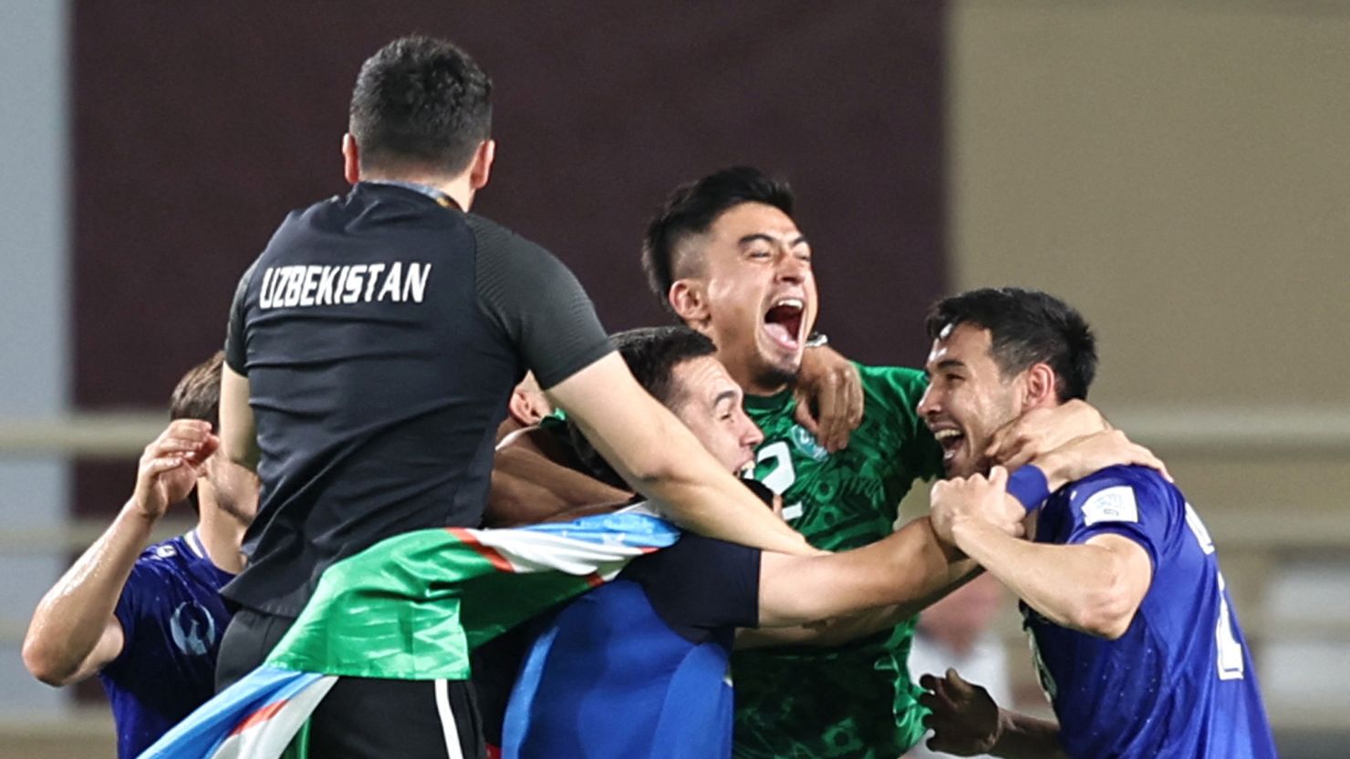 Uzbekistan lần đầu dự World Cup Tiếng hú của “Bầy sói trắng” 1 Uzbekistan lần đầu dự World Cup Tiếng hú của “Bầy sói trắng” 1