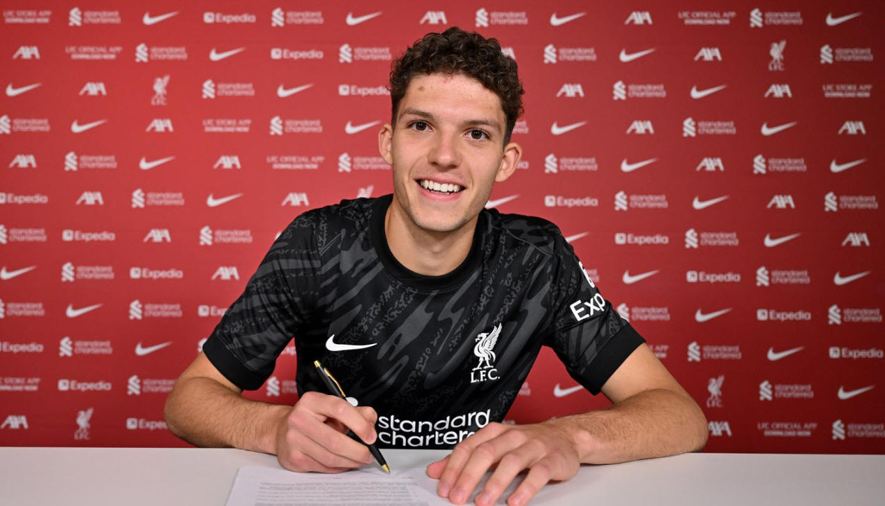 ầu thủ Armin Pecsi