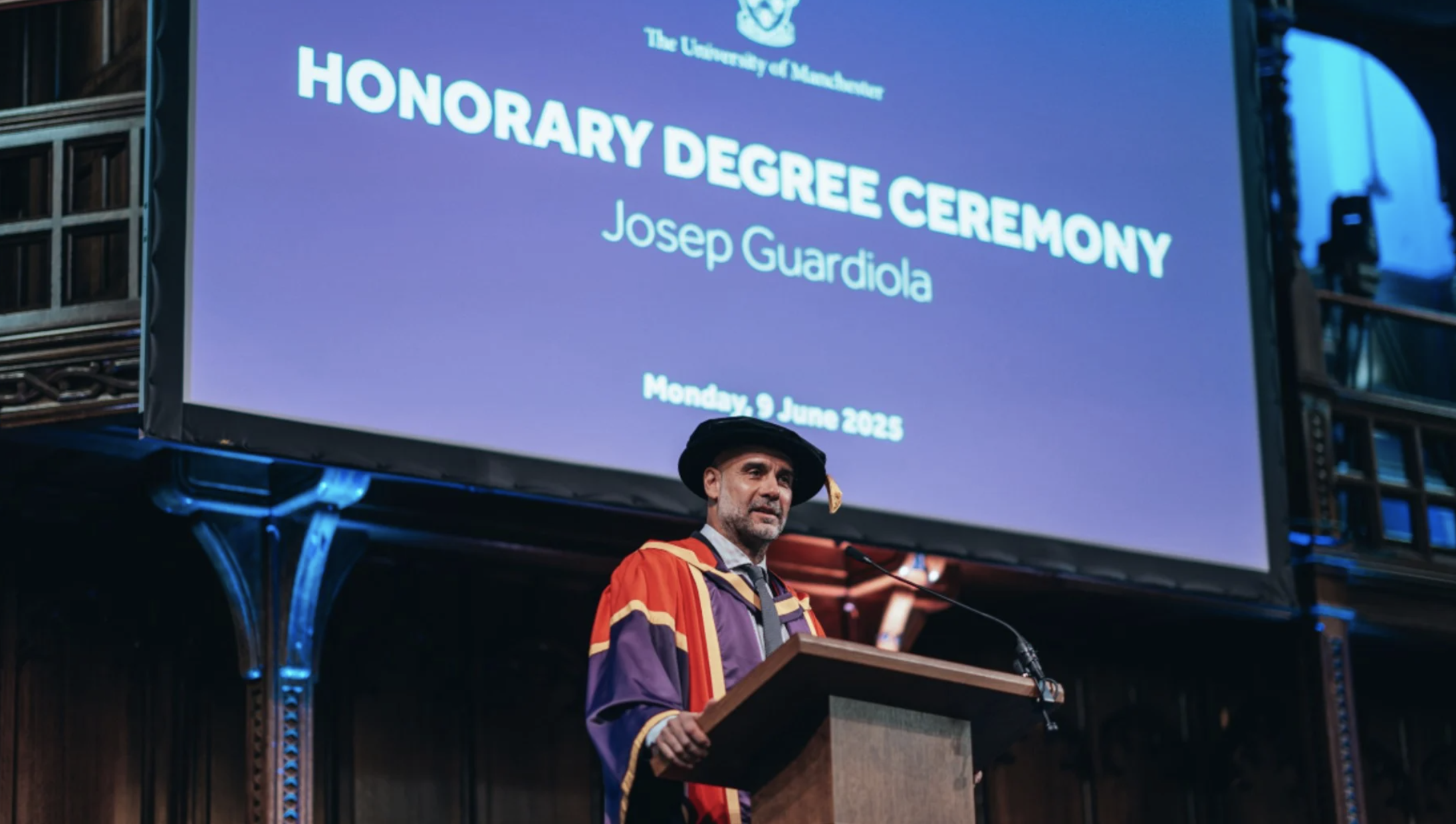 Pep Guardiola nhận bằng Tiến sĩ danh dự từ Đại học Manchester 1