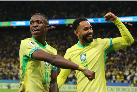 Vinicius Junior va Matheus Cunha an mung ban thang cua Brazil.