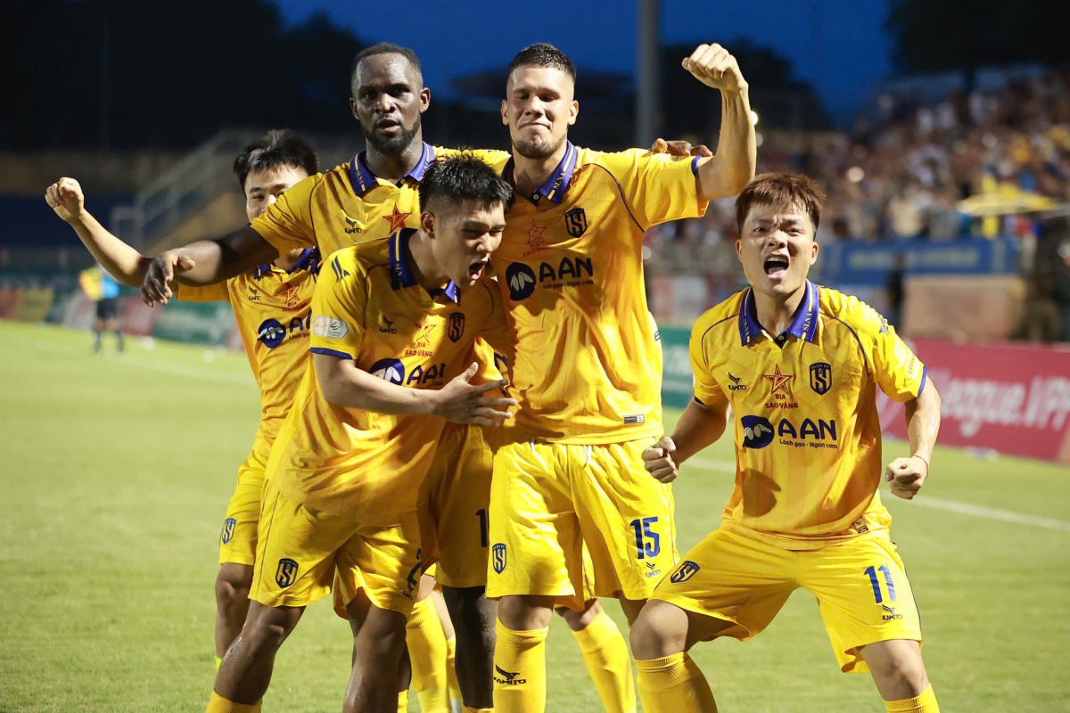 SLNA thắng ngược HAGL với tỷ số 3-2 SLNA thang nguoc HAGL voi ty so 3-2