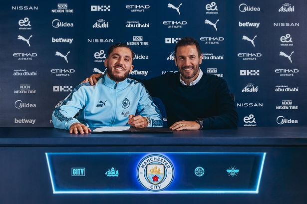 Rayan Cherki Chàng nghệ sĩ Lyon có hòa được vào dàn giao hưởng của Pep Guardiola 4