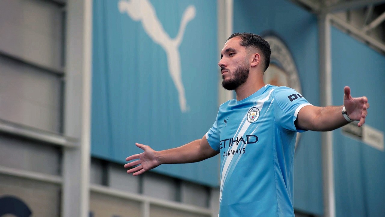 Rayan Cherki Chàng nghệ sĩ Lyon có hòa được vào dàn giao hưởng của Pep Guardiola 2