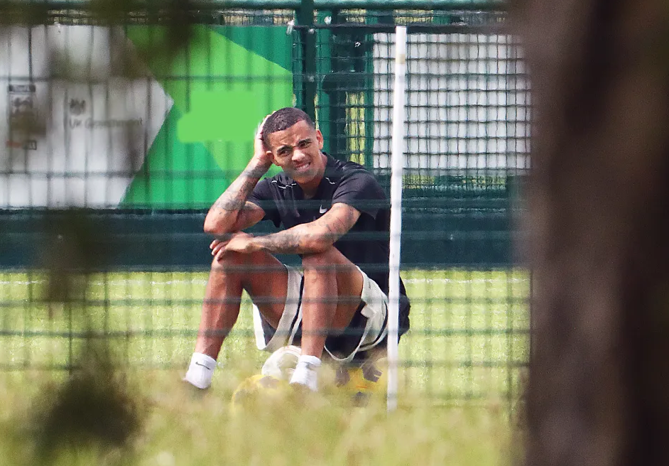 Trở lại Manchester, Mason Greenwood tập luyện cùng đồng đội cũ ở MU 1