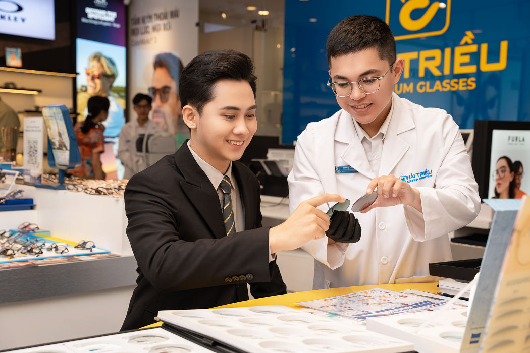 An tâm mua tròng kính chính hãng, đúng giá, bảo hành tốt 4 An tâm mua tròng kính chính hãng, đúng giá, bảo hành tốt 4