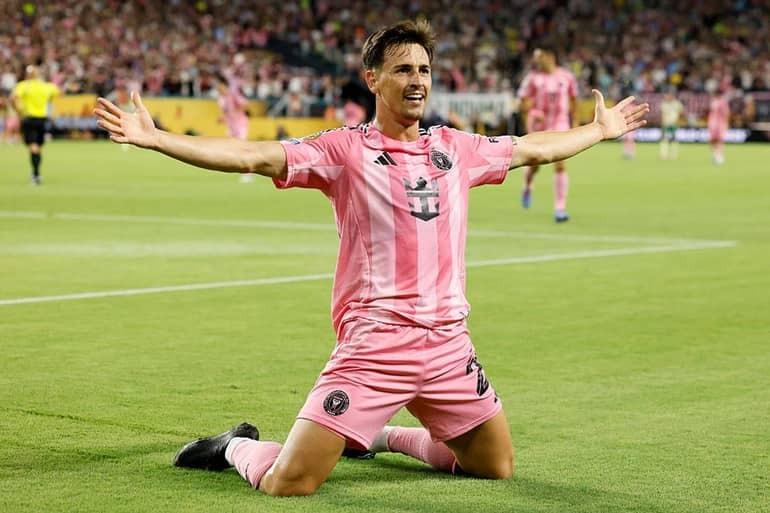 Ef6qXJEOXVu8_MMDJeDxi8O1C_1440x9