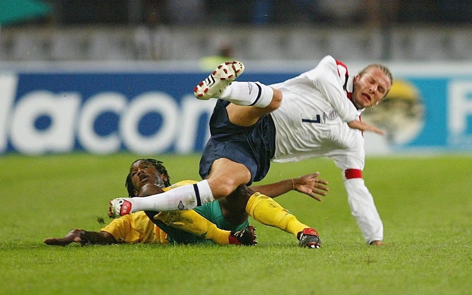 David Beckham phẫu thuật chấn thương cổ tay sau hơn 20 năm chịu đựng đau đớn 2 David Beckham phẫu thuật chấn thương cổ tay sau hơn 20 năm chịu đựng đau đớn 2