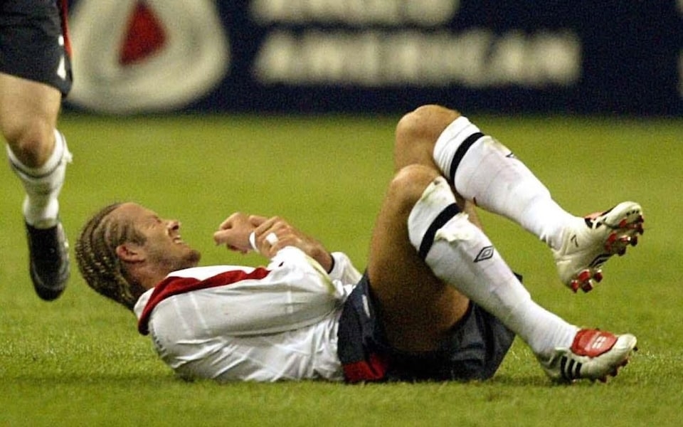 David Beckham phẫu thuật chấn thương cổ tay sau hơn 20 năm chịu đựng đau đớn 3 David Beckham phẫu thuật chấn thương cổ tay sau hơn 20 năm chịu đựng đau đớn 3