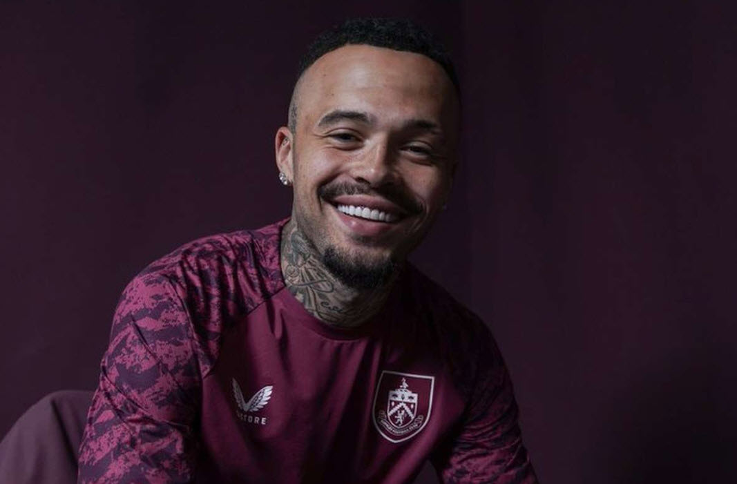 cầu thủ Quilindschy Hartman