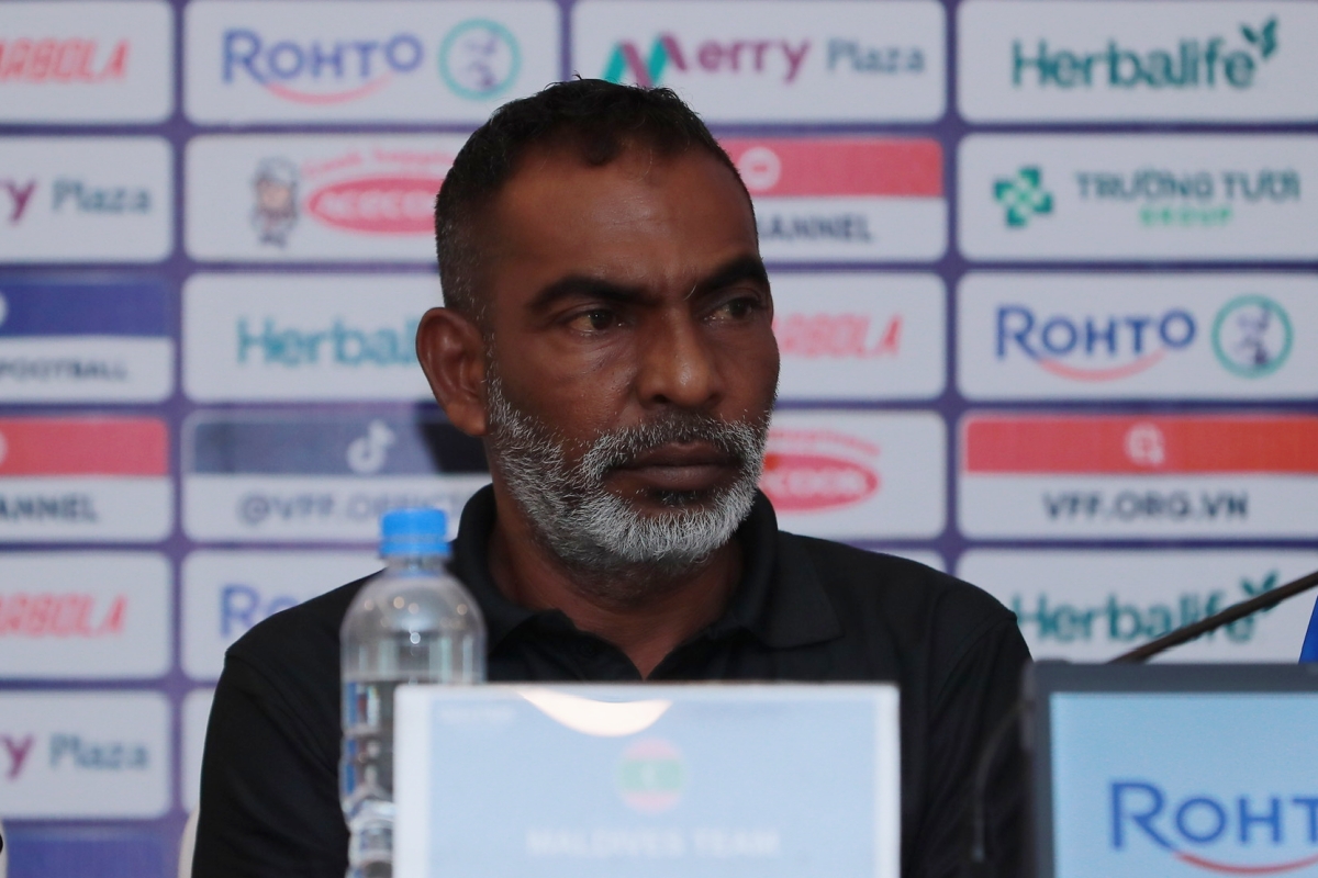 HLV Mohamed Athif ĐT nữ Maldives HLV Mohamed Athif dT nu Maldives