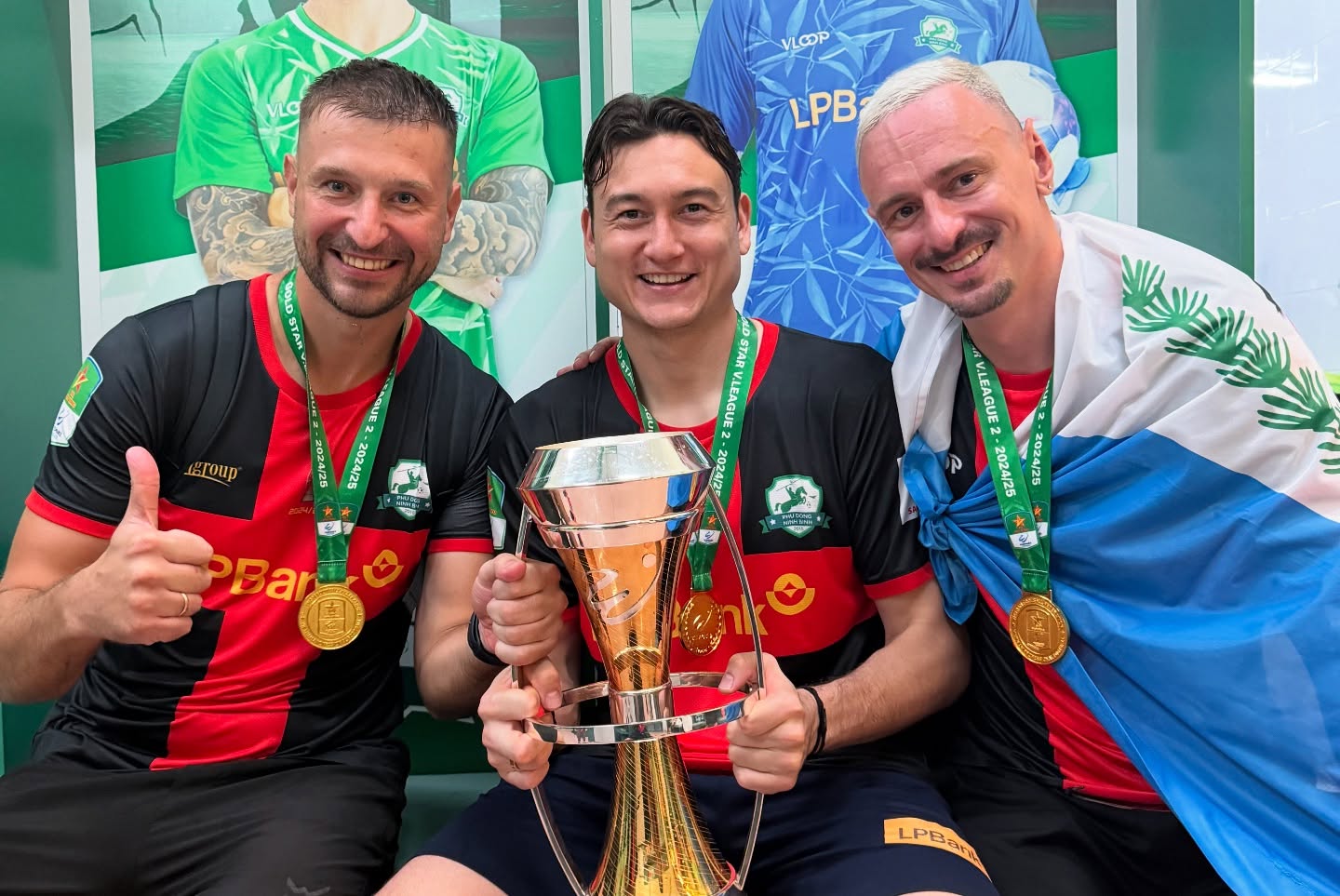 HLV the luc Nikita Udovenko (phai) chia tay CLB Ninh Binh