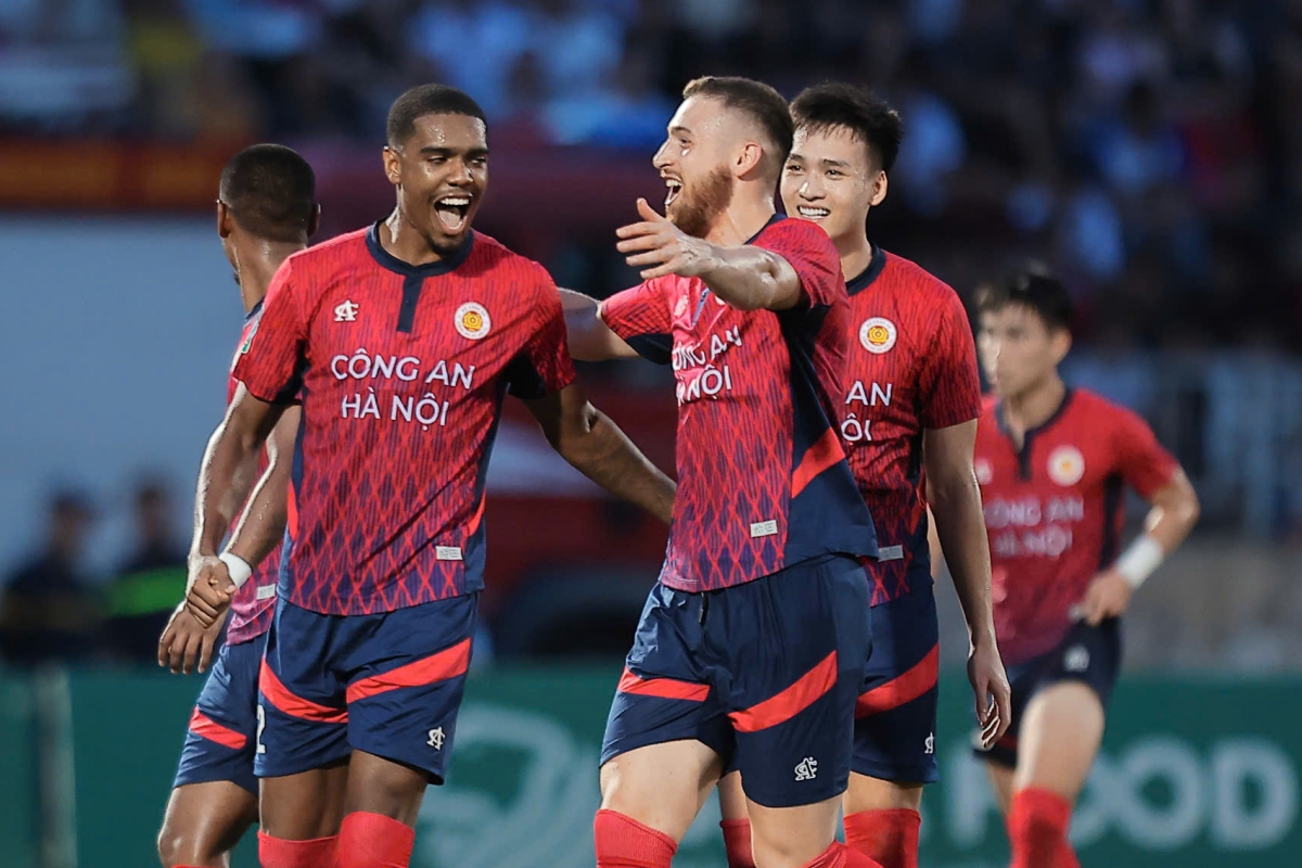 CLB CAHN doat Cup Quoc gia 2024/25