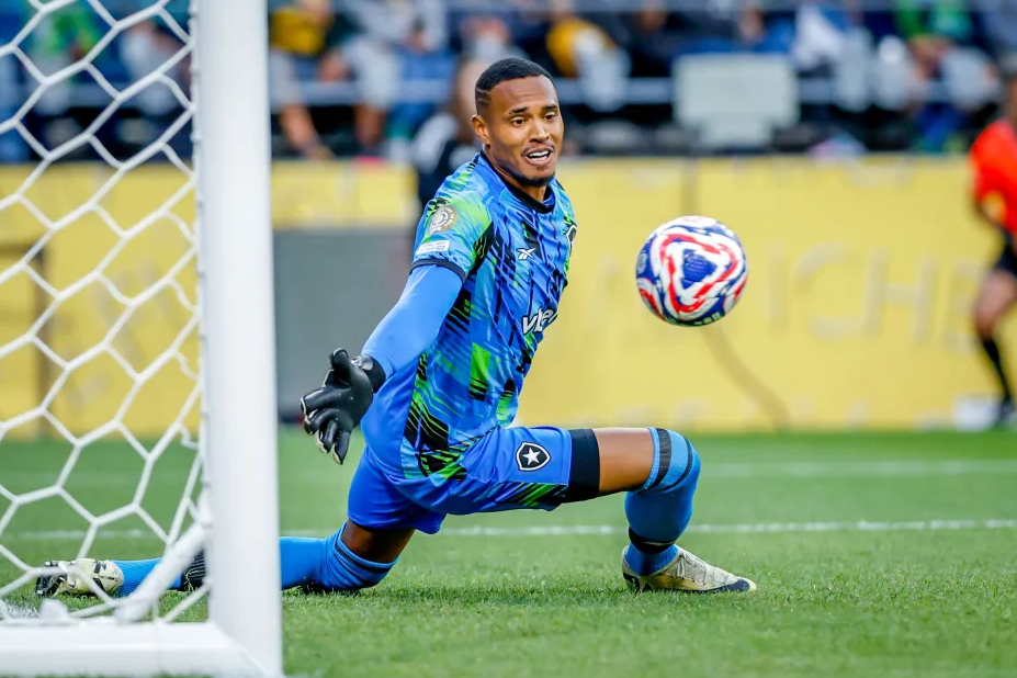 MU đang để mắt tới thủ môn John Victor của Botafogo. MU dang de mat toi thu mon John Victor cua Botafogo.