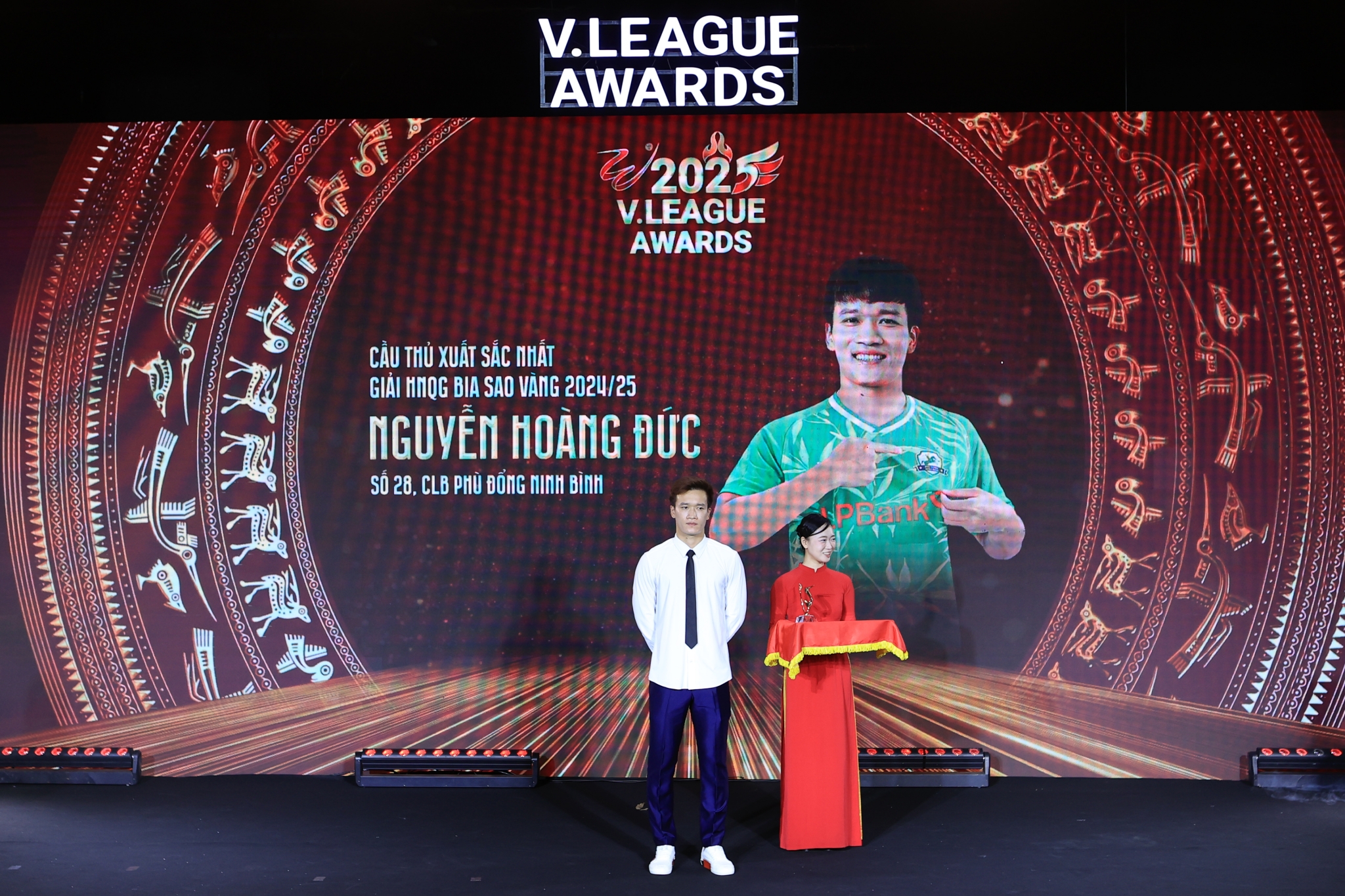Hoang duc V.League Awards