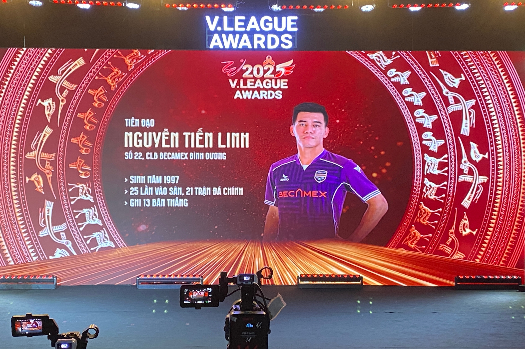 Đội hình tiêu biểu VLeague 202425 Tiến Linh vượt mặt ngoại binh 1