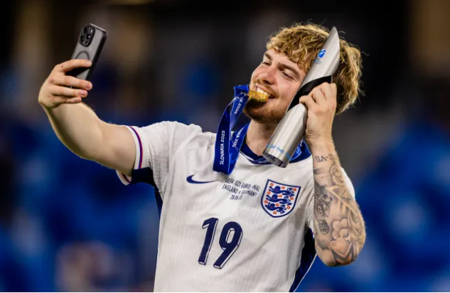 Muốn sắm vai chính, Harvey Elliott nên đến Bundesliga 1 Muốn sắm vai chính, Harvey Elliott nên đến Bundesliga 1