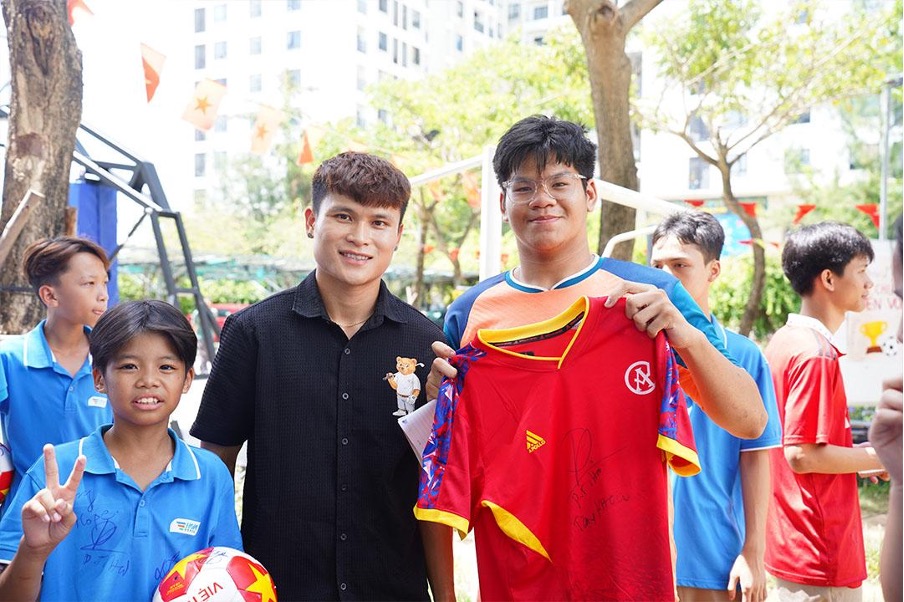 Hoạt động đặc biệt của Tuấn Hải tại Trường Hy Vọng 4