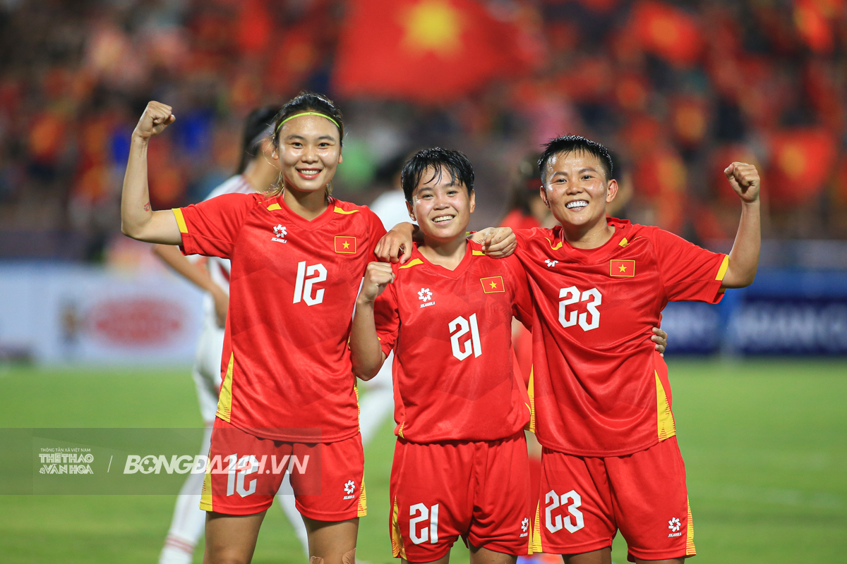 Nỗi lo của HLV Mai Đức Chung trong chiến thắng 6-0 trước UAE 9