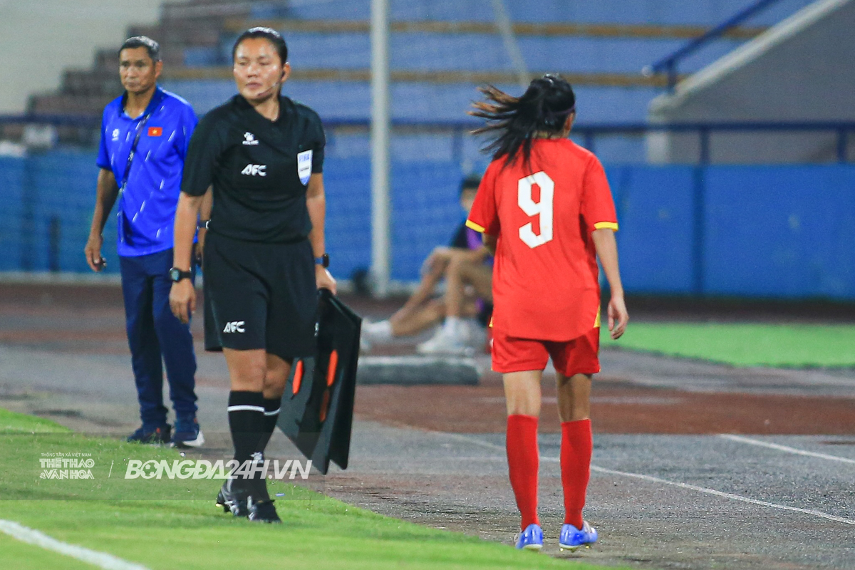 Nỗi lo của HLV Mai Đức Chung trong chiến thắng 6-0 trước UAE 7