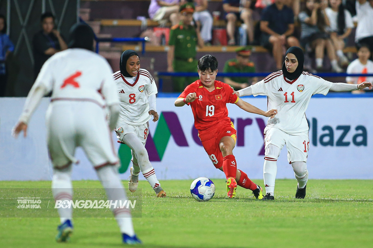 Nỗi lo của HLV Mai Đức Chung trong chiến thắng 6-0 trước UAE 8