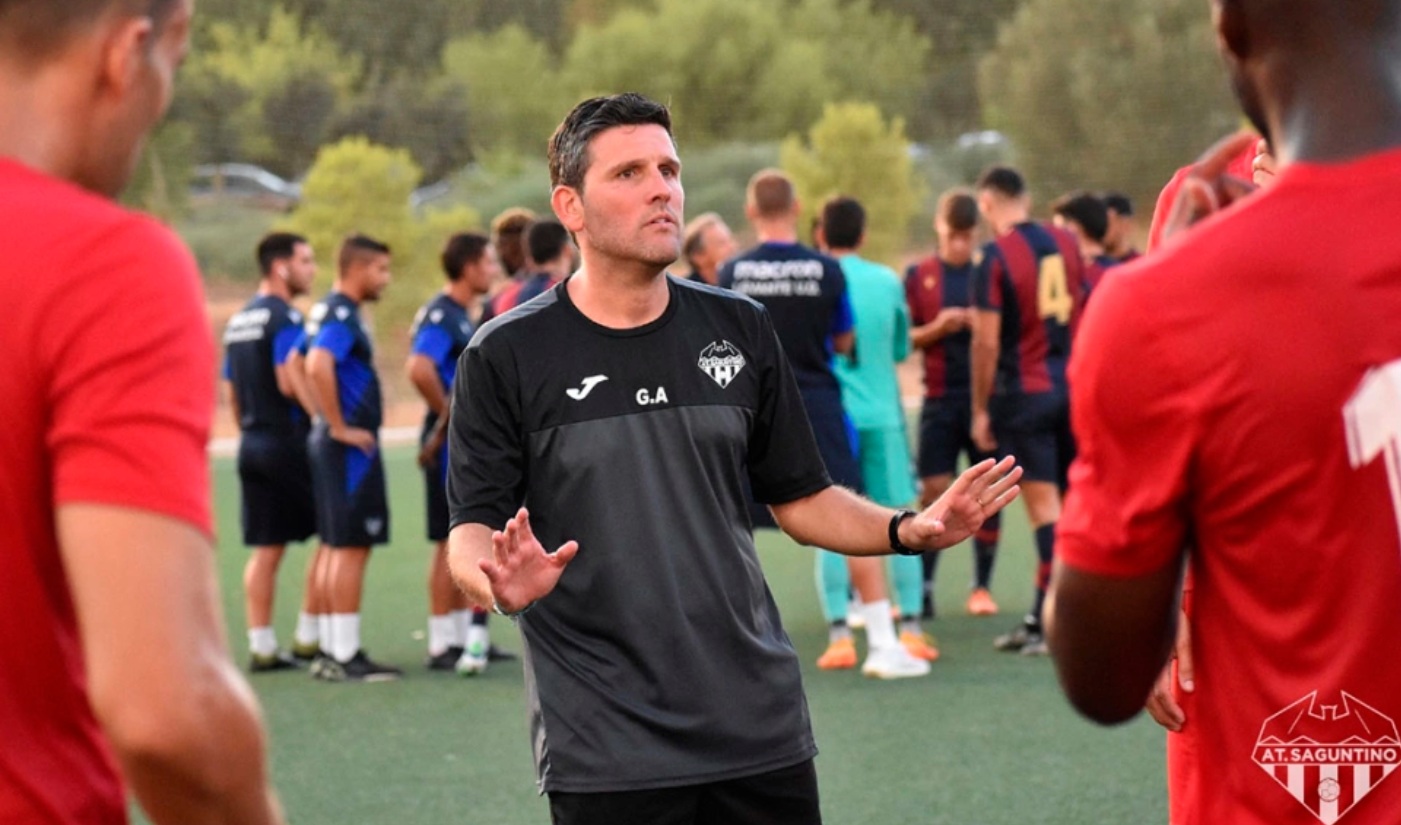 HLV Ninh Bình VLeague không hề thua kém giải hạng Nhì Tây Ban Nha 2 HLV Ninh Bình VLeague không hề thua kém giải hạng Nhì Tây Ban Nha 2