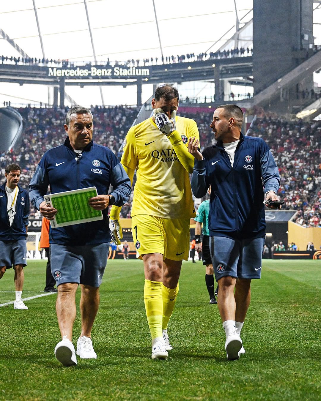 Cầu thủ PSG và Bayern bật khóc khi Jamal Musiala dính chấn thương nặng 5