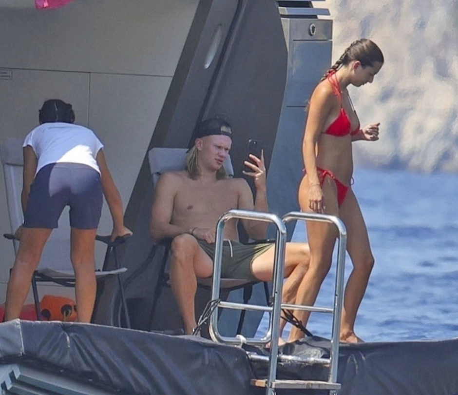 Erling Haaland thư giãn bên bạn gái mặc bikini quyến rũ 3