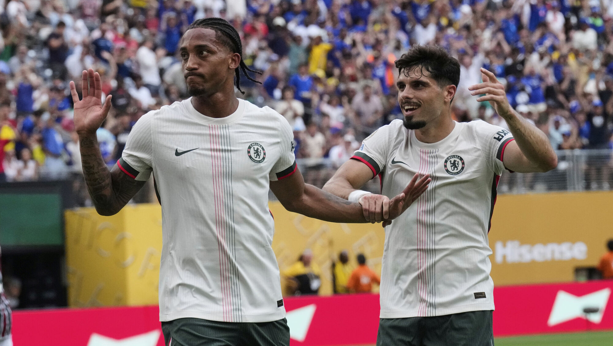 Phát súng lệnh của Joao Pedro 1