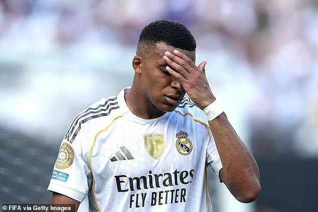 Kylian Mbappe Cúi đầu trước cố nhân 1