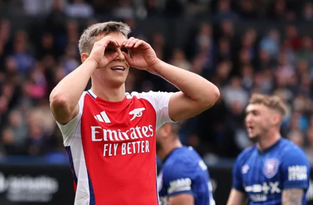 Arsenal ban Leandro Trossard  voi gia 27 trieu bang sau khi chieu mo Noni Madueke  