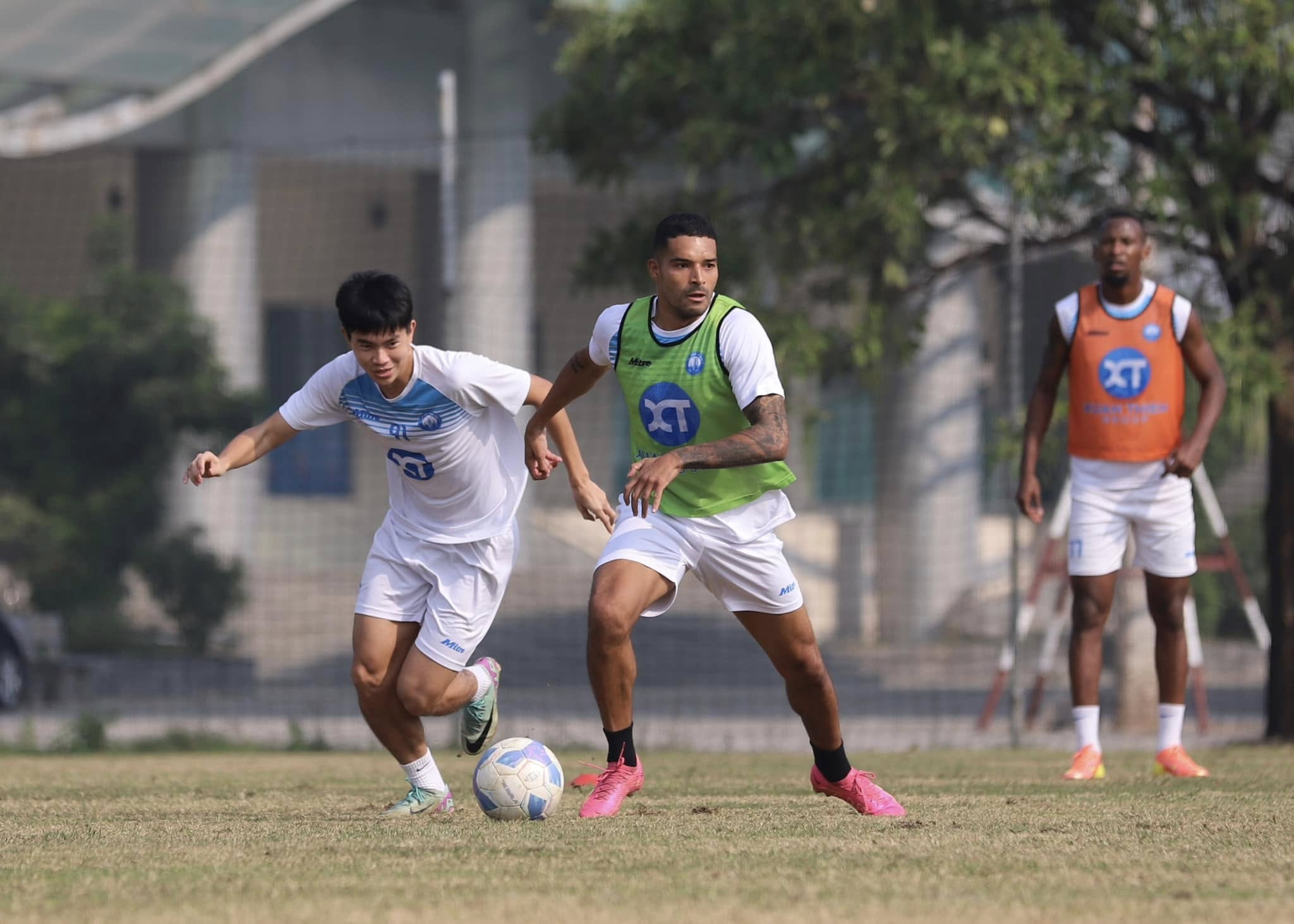 CLB Cong an Ha Noi chieu mo ngoai binh cua Nam dinh