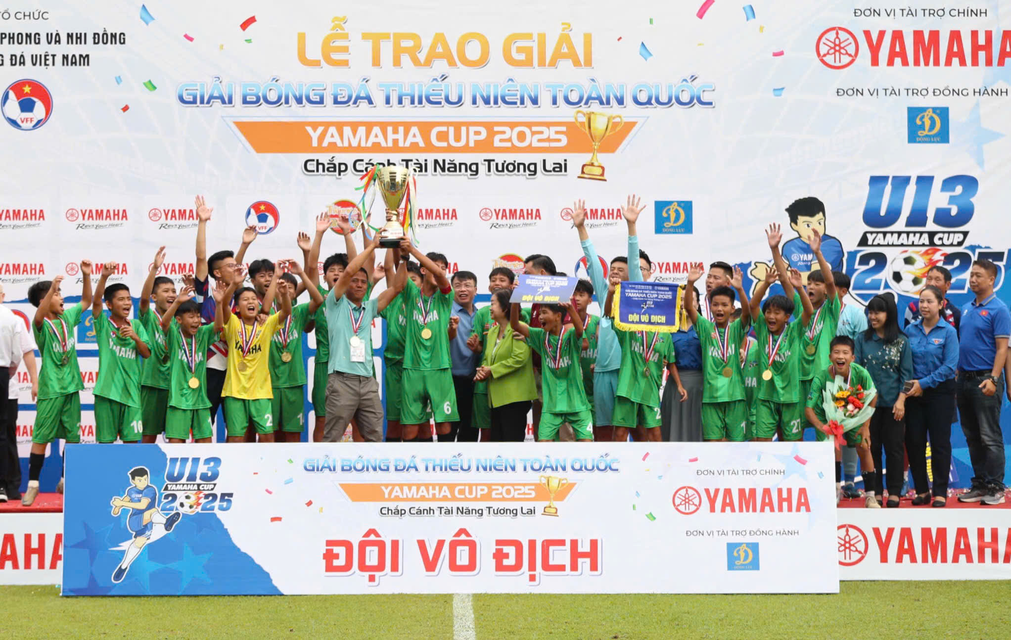 Đội trẻ Nam Định tạo địa chấn, đánh bại SLNA để đăng quang chức vô địch 1 Đội trẻ Nam Định tạo địa chấn, đánh bại SLNA để đăng quang chức vô địch 1