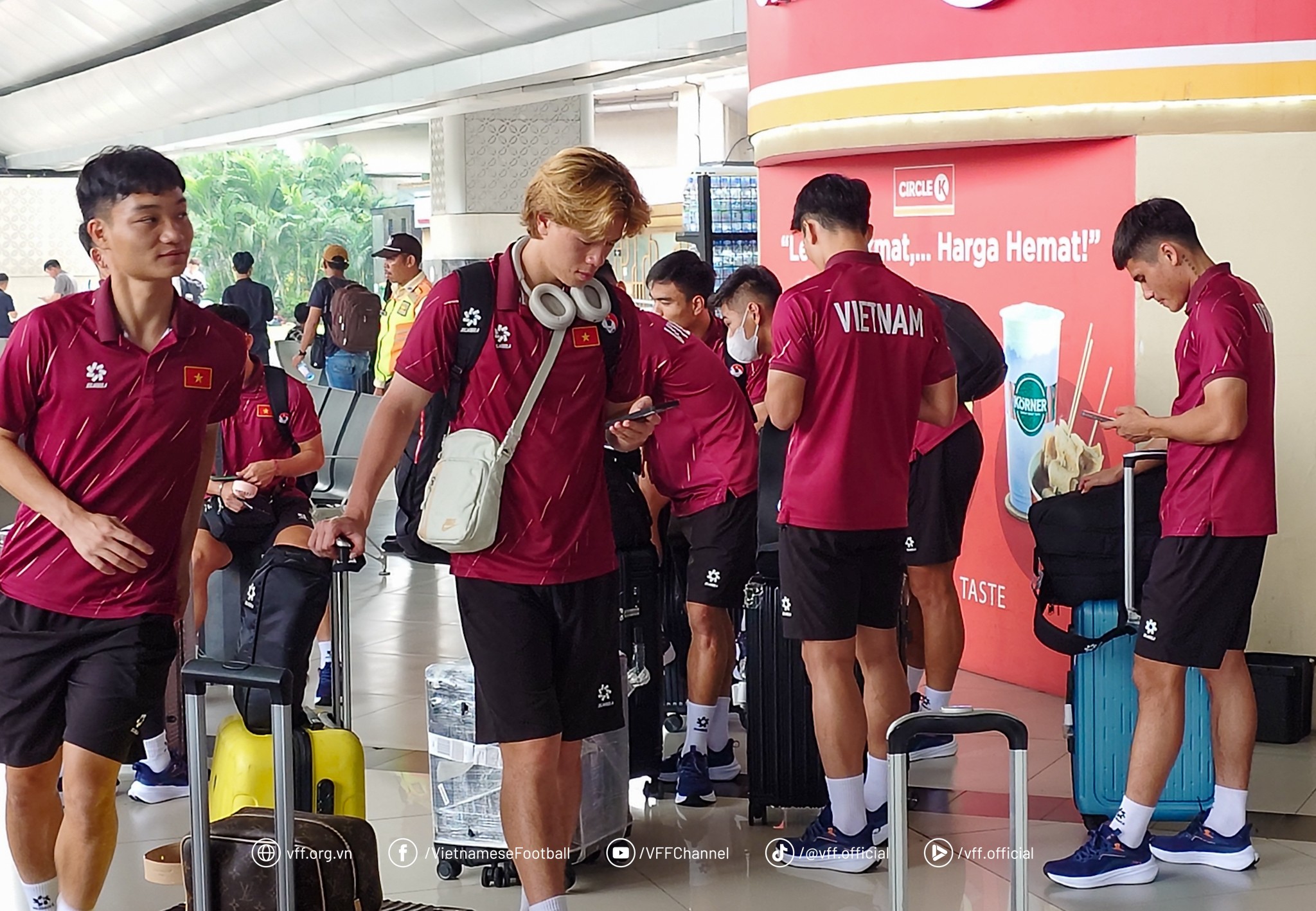 U23 Việt Nam tới Indonesia, sẵn sàng bảo vệ chức vô địch ĐNA 1