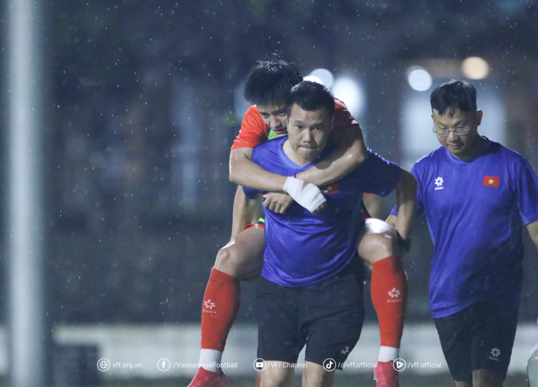 U23 Viet Nam chia tay Nguyen Thanh Nhan