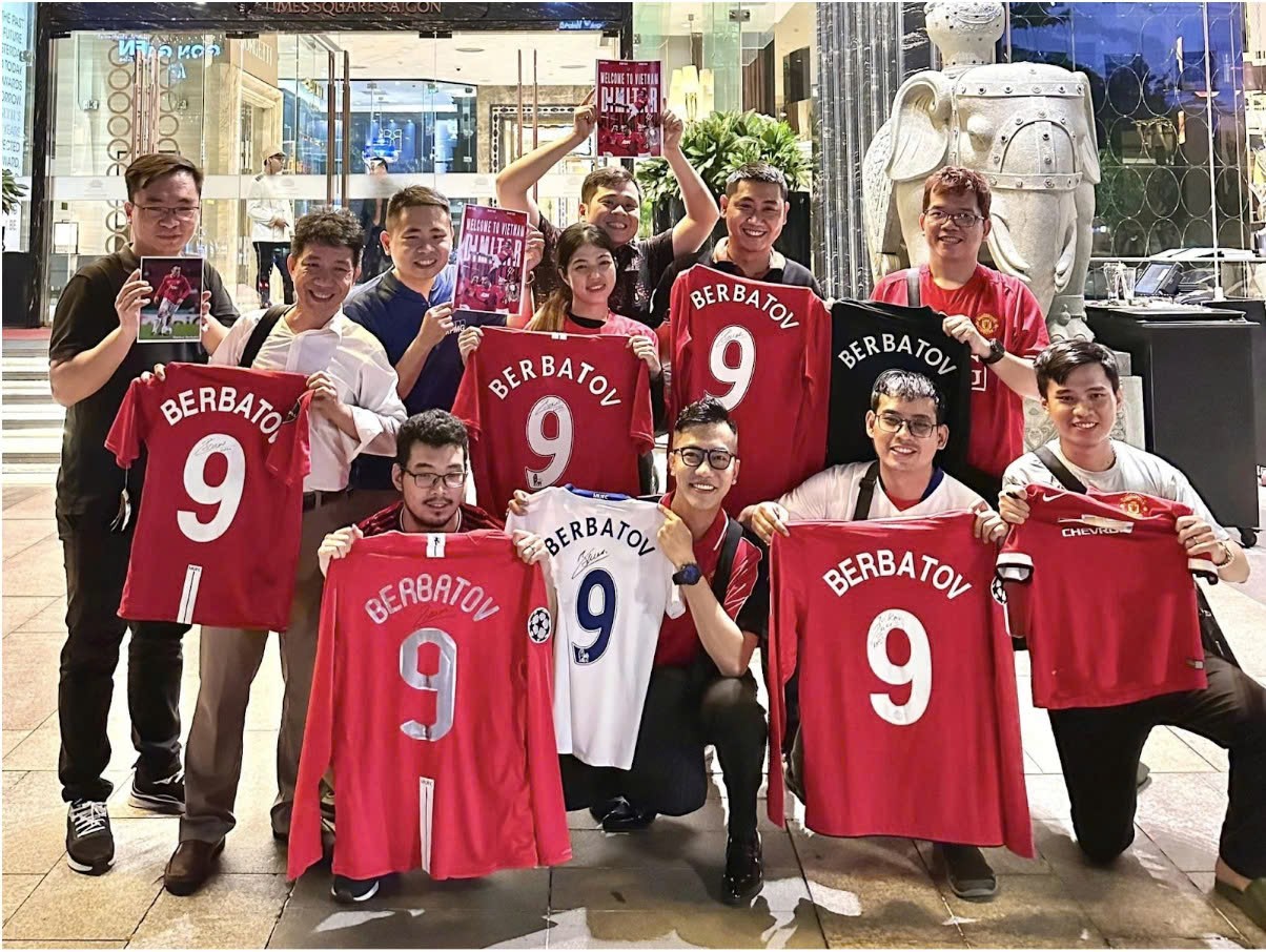 Dimitar Berbatov Hoàng tử Balkan sắp trở lại Việt Nam vào tháng 7 này! 1 Dimitar Berbatov Hoàng tử Balkan sắp trở lại Việt Nam vào tháng 7 này! 1