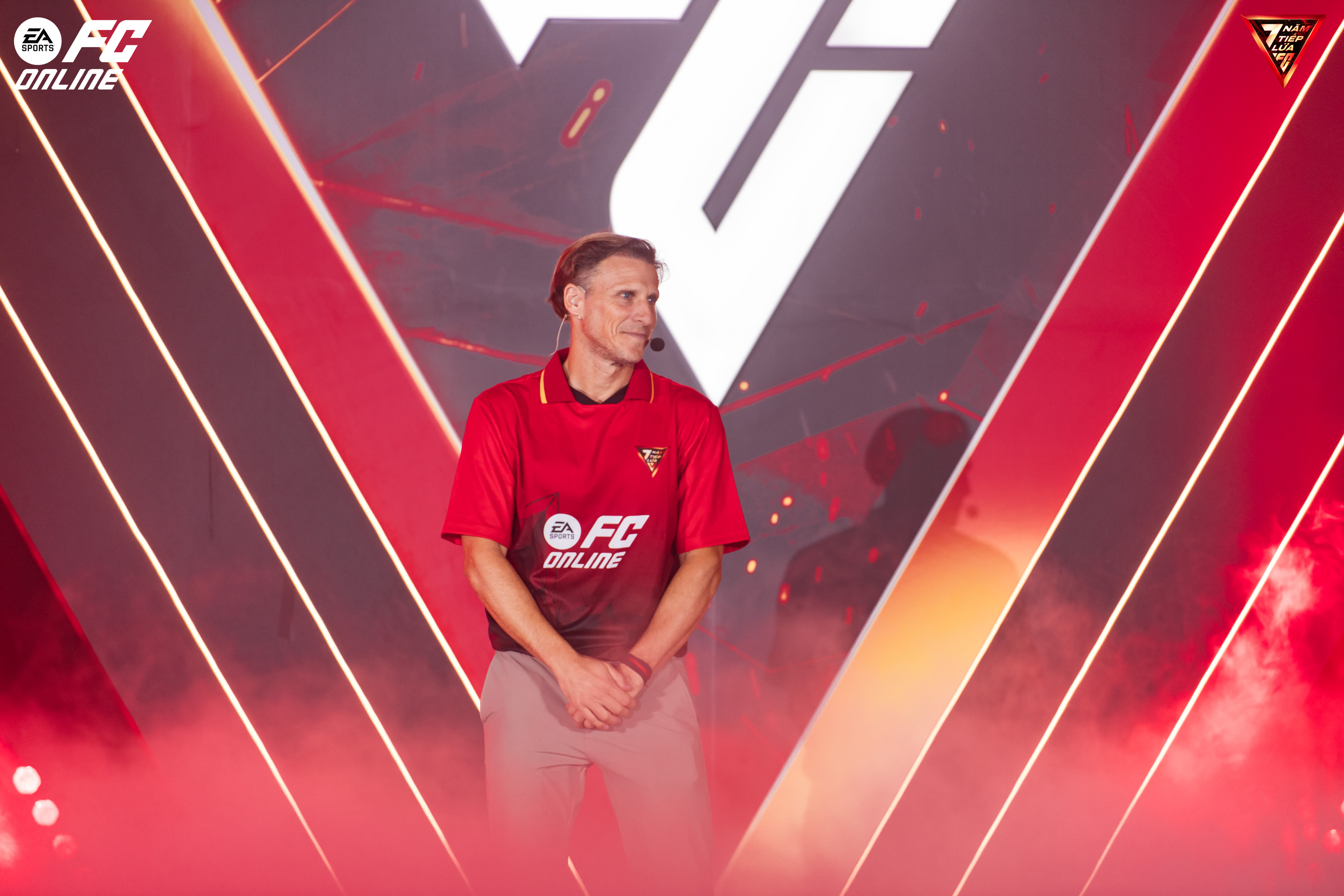 QBV World Cup 2010 Diego Forlán tiết lộ bí kíp cho những cú sút xa thương hiệu 3 QBV World Cup 2010 Diego Forlán tiết lộ bí kíp cho những cú sút xa thương hiệu 3