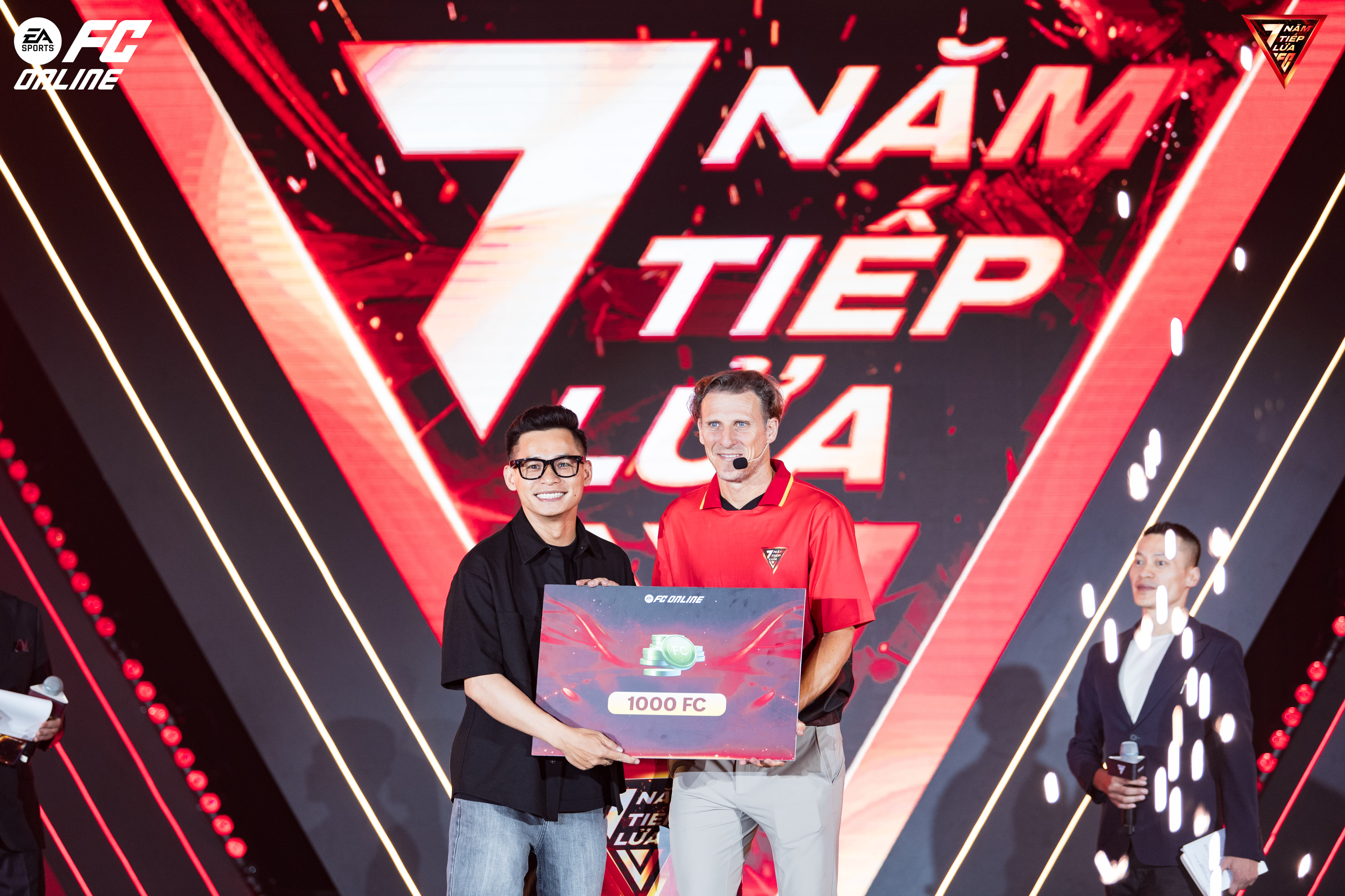 QBV World Cup 2010 Diego Forlán tiết lộ bí kíp cho những cú sút xa thương hiệu 4 QBV World Cup 2010 Diego Forlán tiết lộ bí kíp cho những cú sút xa thương hiệu 4