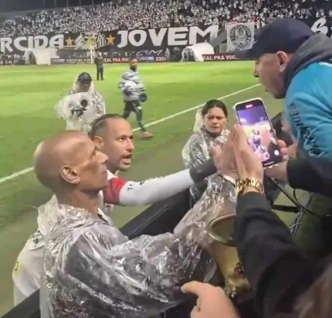 Neymar ăn mừng, đá hỏng cột cờ góc dù bóng chưa vào lưới 5 Neymar ăn mừng, đá hỏng cột cờ góc dù bóng chưa vào lưới 5