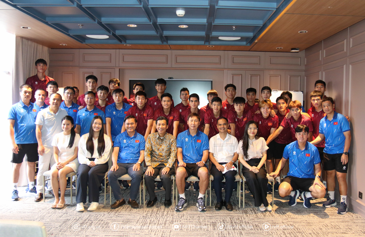 U23 Việt Nam được khích lệ tinh thần trước trận bán kết U23 ĐNA 1 U23 Việt Nam được khích lệ tinh thần trước trận bán kết U23 ĐNA 1