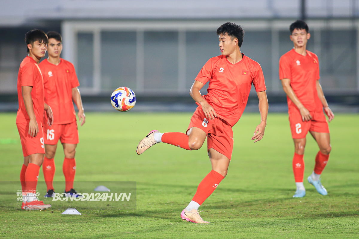 Quốc Việt khỏi chấn thương, sẵn sàng cho chung kết U23 Đông Nam Á 6 Quốc Việt khỏi chấn thương, sẵn sàng cho chung kết U23 Đông Nam Á 6